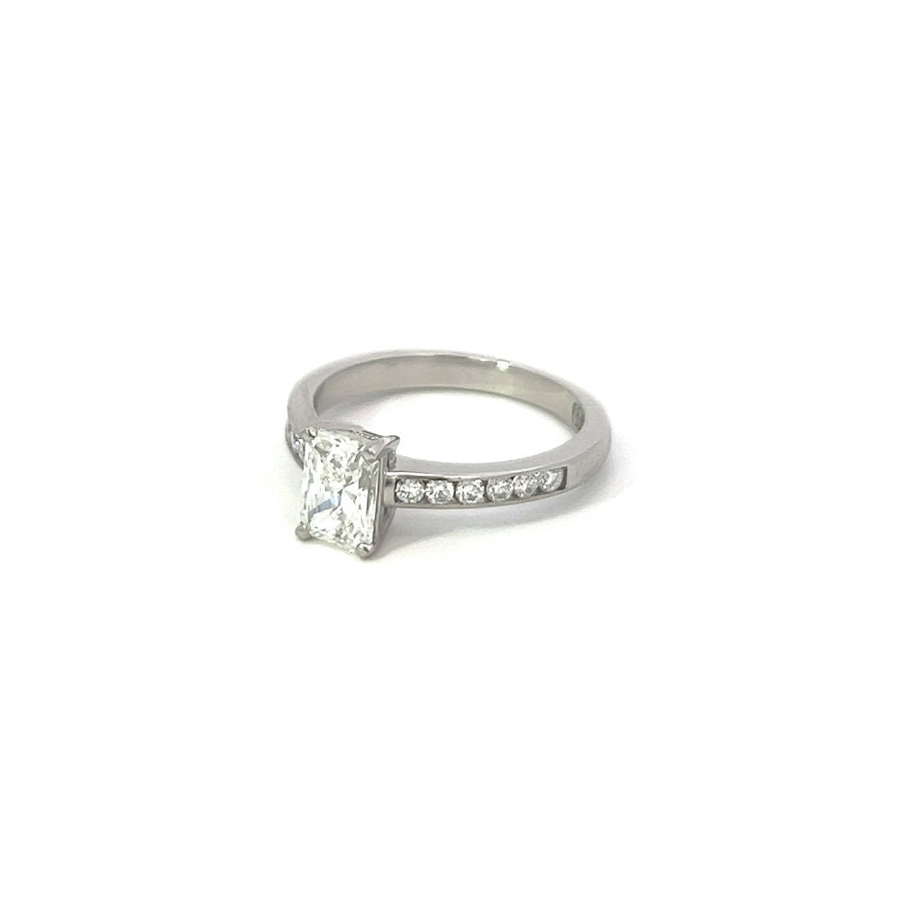 Colourless Radiant Cut Diamond Ring In Platinum