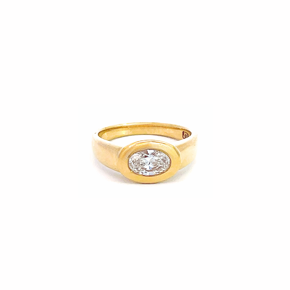 0.70ct Oval Retro Rubover Diamond Ring in 18ct Gold