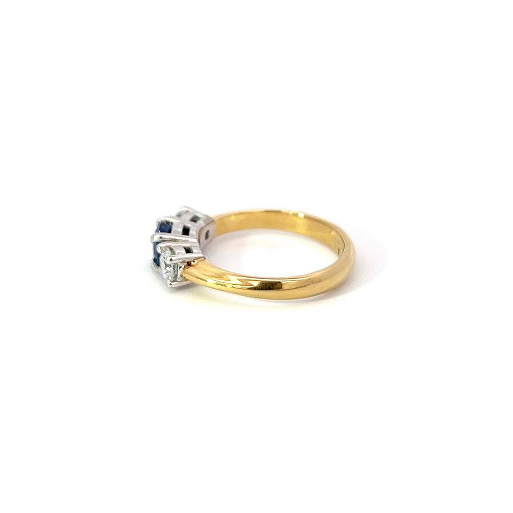 Sapphire & Diamond 3 Stone Ring in 18ct Gold