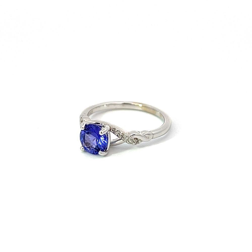 Tanzanite Solitaire Twist Ring in 14ct White Gold