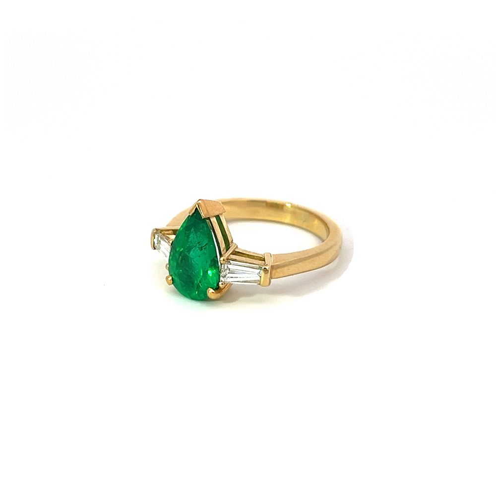 Handmade 1.51ct Columbian Emerald Ring with Baguette Diamonds