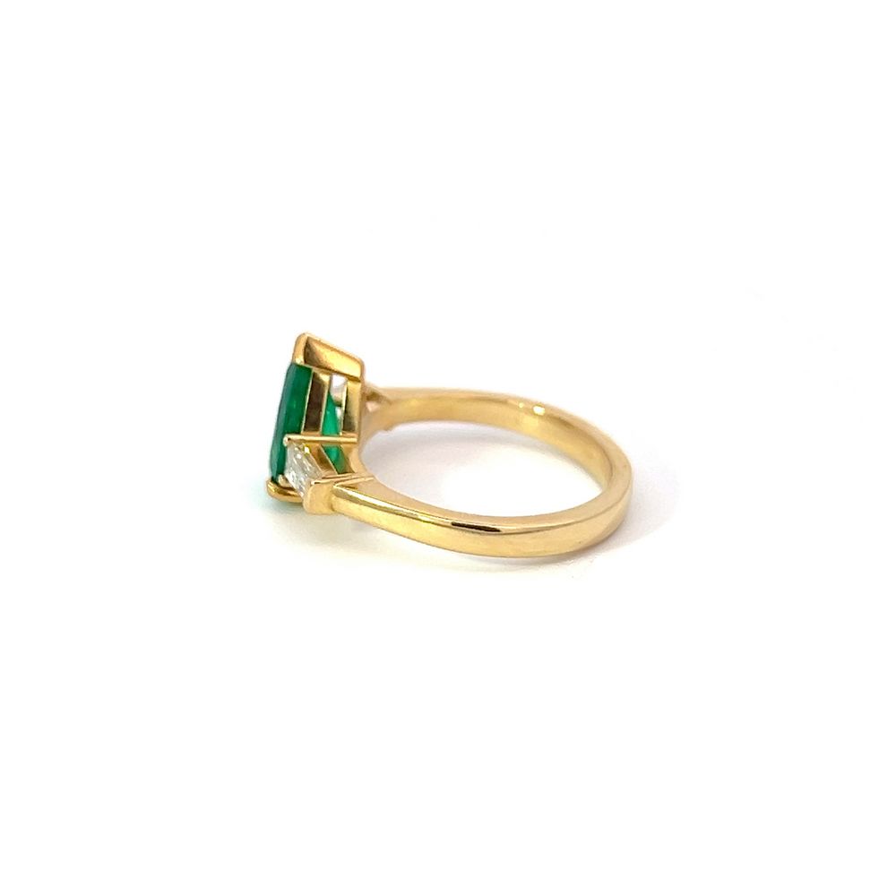 Handmade 1.51ct Columbian Emerald Ring with Baguette Diamonds