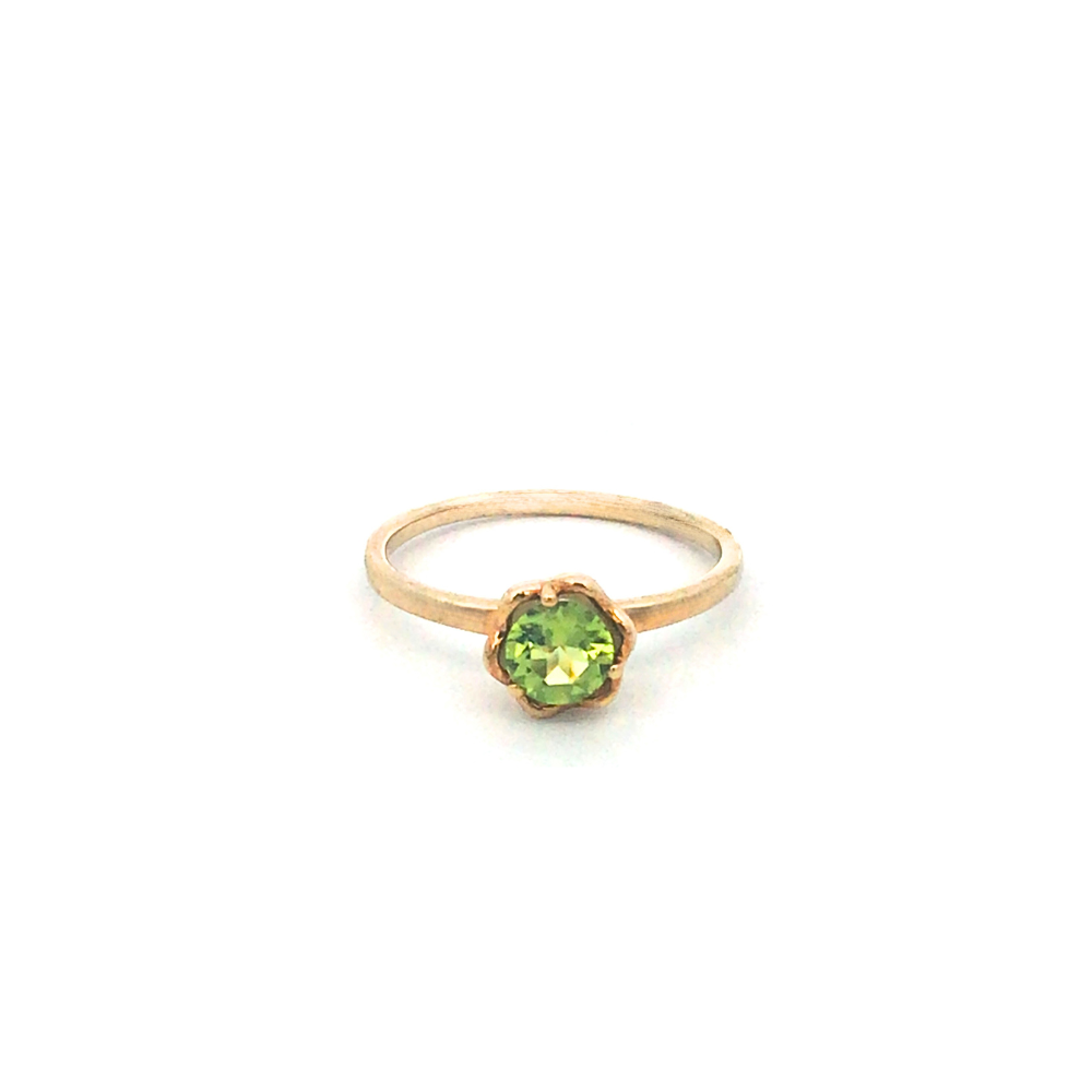 5mm Peridot Ring in 9ct Gold Organic Setting Ring