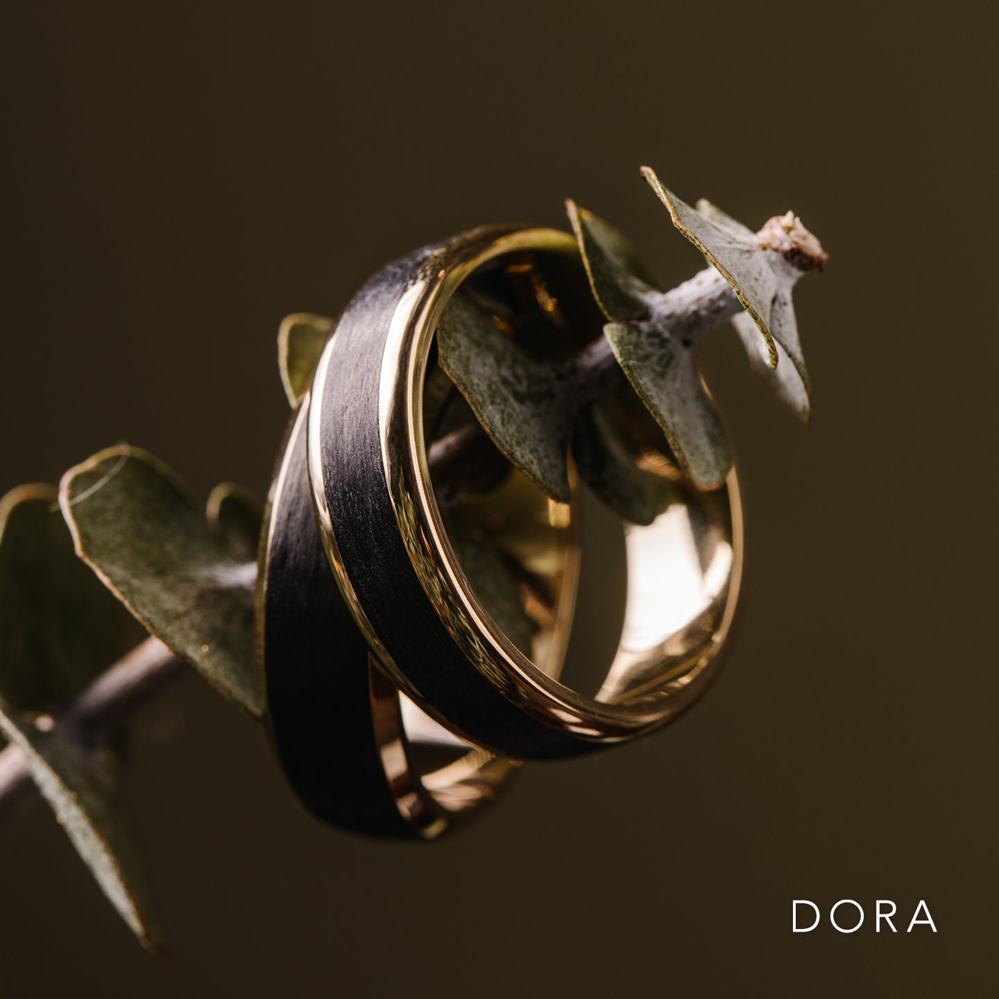 DORA Men's Gold and Carbon Fiber Raised Edges Ring