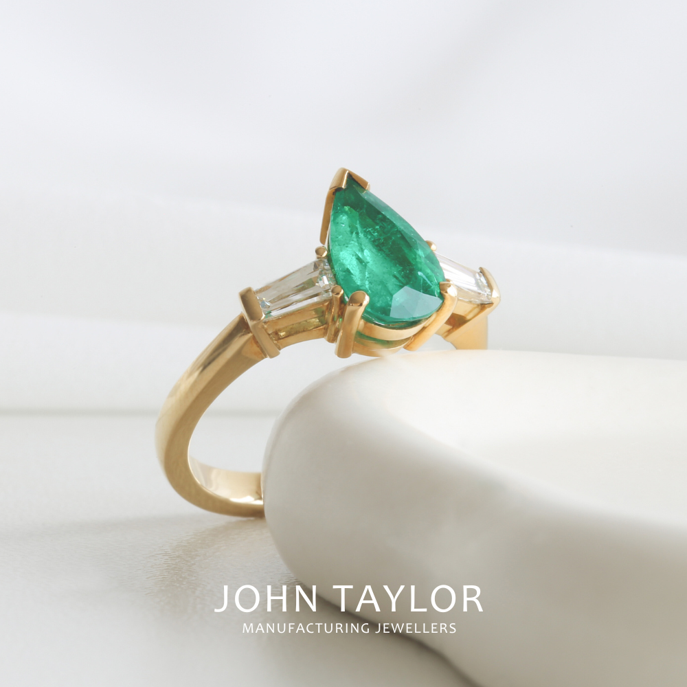 Handmade 1.51ct Columbian Emerald Ring with Baguette Diamonds